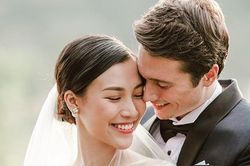 MC Hoàng Oanh khoe ảnh cưới rõ mặt chú rể, fan trầm trồ vì body vạm vỡ