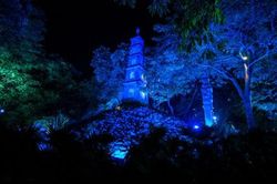 Thắp sáng màu xanh vì quyền trẻ em