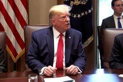 Ông Trump dọa tăng thuế lên hàng hóa TQ