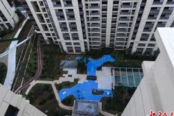 Chủ đầu tư hứa 'park view', người dân nhận nhà ngã ngửa với hồ bơi nhựa