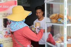 Ấm lòng 'Tiệm bánh mỳ 0 đồng'