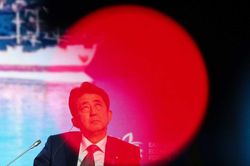 Thủ tướng Nhật Bản Shinzo Abe - Dấu ấn lịch sử riêng