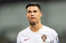 Ronaldo luôn bị đồng đội tại M.U chê kém tài Messi
