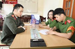 Trung úy Công an nhặt được của rơi trả người đánh mất