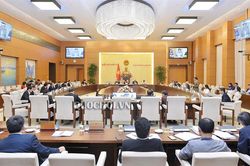 Ủy ban Thường vụ Quốc hội thông qua việc sắp xếp đơn vị hành chính cấp huyện, xã của 8 tỉnh