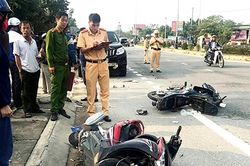 Hà Tĩnh: Va chạm giữa ô tô và 2 xe máy, 2 người thương vong
