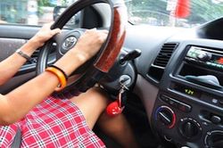 Những kỹ năng lái xe cần thiết cho phụ nữ để tránh tai nạn