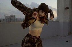 Xem ngay clip dance performance mới toanh từ Lisa (BlackPink): Có cần đẹp đến nao lòng vậy không?