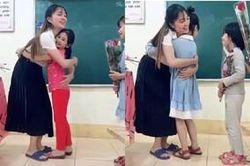 Hình ảnh cô giáo lần lượt ôm từng học trò gây ấn tượng mạnh với cộng đồng mạng, đáng nói hơn nữa phải kể đến vẻ đẹp dịu dàng của cô giáo