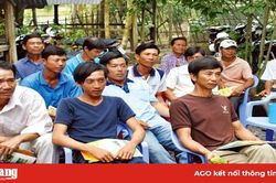 Gặp trưởng ấp… 'không dễ'
