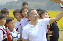 Danh thủ Ryan Giggs khám phá cao nguyên đá Hà Giang