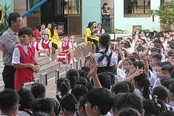 Nữ sinh mang bầu (3): Điều cha mẹ nhất định cần làm để con tránh 'làm mẹ' khi còn đang đi học