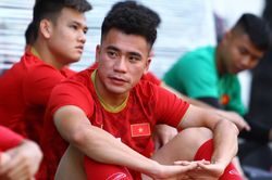 U22 Việt Nam chờ trọng tài tập hơn 30 phút