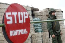 Tuyến lửa tại miền Đông Ukraine gỡ mìn