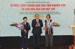 Thủ tướng Nguyễn Xuân Phúc dự lễ hiến tặng thành quả sưu tầm nghiên cứu di sản văn hóa phi vật thể