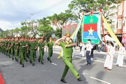 Tiếp tục phát huy truyền thống anh hùng cách mạng