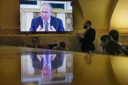 Lý do Latvia cấm cửa các kênh truyền hình Nga