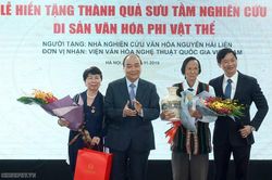 Ông Nguyễn Hải Liên trao tặng công trình nghiên cứu 30 năm cho Nhà nước