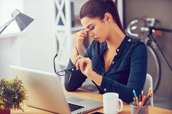 Vợ phát điên vì phải nuôi 'cả họ' nhà chồng ra ở nhờ ăn học