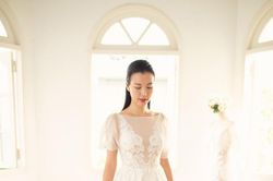 Sao Việt ngày 22/11: Hoàng Oanh đi thử váy cưới khiến người hâm mộ xao xuyến vì quá đẹp