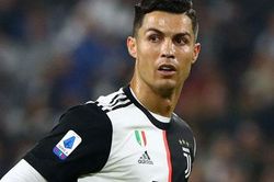 Hối hận vì phản ứng thái quá, Ronaldo mời đồng đội Juventus đi ăn tối để xin lỗi