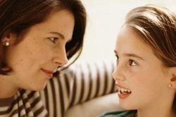 Cha mẹ làm bạn với con thế nào để khỏi ân hận cả đời?