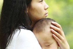 Mẹ muốn lấy chồng gửi con riêng vào trường nội trú khiến phẫn nộ