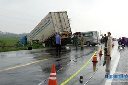 Tai nạn nghiêm trọng làm 13 người thương vong
