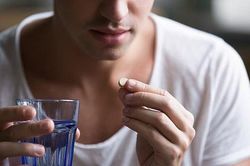 Trị cholesterol cao theo cách này, quý ông bất ngờ tránh được ung thư