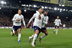 Kết quả vòng 13 Ngoại hạng Anh: Liverpool lại thắng siêu kịch tính