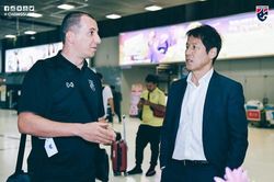 HLV Thái Lan vẫn mang trợ lý khiếm nhã với thầy Park tới SEA Games