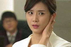 Về ra mắt nhà bạn trai, cả họ xúm vào yêu cầu cô gái phải làm một việc khiến nàng nghe xong chỉ biết 'xách dép mà chạy'