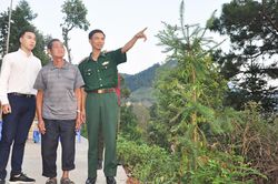 Một lòng giữ đất, bám làng