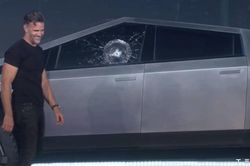 Khoe kính xe Cybertruck siêu bền, CEO của Tesla 'choáng váng' ngay sau đó