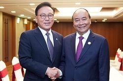 Thủ tướng Nguyễn Xuân Phúc tiếp Tổng Lãnh sự danh dự Việt Nam tại khu vực Bu-xan - Kiêng-nam, Hàn Quốc