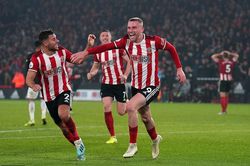 M.U rượt đuổi tỉ số 'điên rồ' với Sheffield United