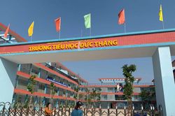Nghi xà xẻo suất ăn học sinh, phụ huynh quây trường học đòi giải thích