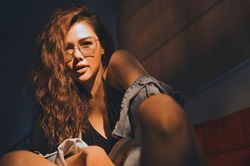Diễn viên Phanh Lee hóa bad girl yêu cuộc sống độc thân