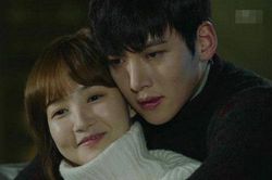 Con càng lớn càng chẳng giống ai, chồng lén xét nghiệm ADN khiến vợ bàng hoàng