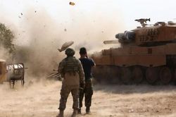 Tấn công thị trấn trọng điểm miền Bắc Syria: Quân đội Thổ Nhĩ Kỳ cùng đồng minh thiết lập căn cứ mới