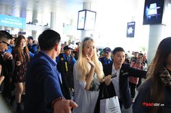 'AAA 2019': Hàng ngàn fan Việt vây kín Yoona, Got7, Nu'est, TXT, Super Junior và Jang Dong Gun tại sân bay Nội Bài
