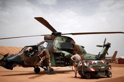 Tổng thống Macron chia buồn vụ 13 binh sỹ Pháp thiệt mạng ở Mali