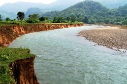 Quảng Trị khẩn trương khắc phục tình trạng sạt lở bờ sông