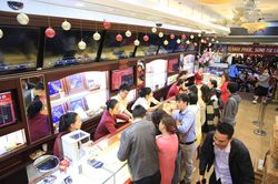 Hai thương hiệu vàng trong nước tiếp tục giảm, tỷ giá trung tâm tăng
