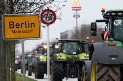 Đức: Nông dân phong tỏa Berlin, phản đối chính sách nông nghiêp