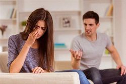 Thấy vợ vui, chồng bực bội, ngứa mắt