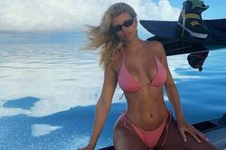 Người đẹp 9x Sofia Richie khoe dáng với bikini