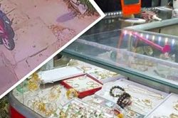 Chưa đầy 3 phút, tên cướp dùng búa đập tủ kính cướp cả đống nữ trang