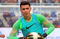 Thủ môn U22 Indonesia gây sốt cộng đồng mạng