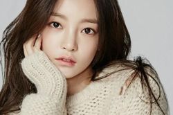 Gia đình, đồng nghiệp khóc trong lễ đưa tang Goo Hara